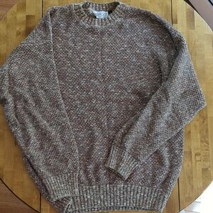 Classic Brown Crewneck Sweater with Ribbed Cuffs